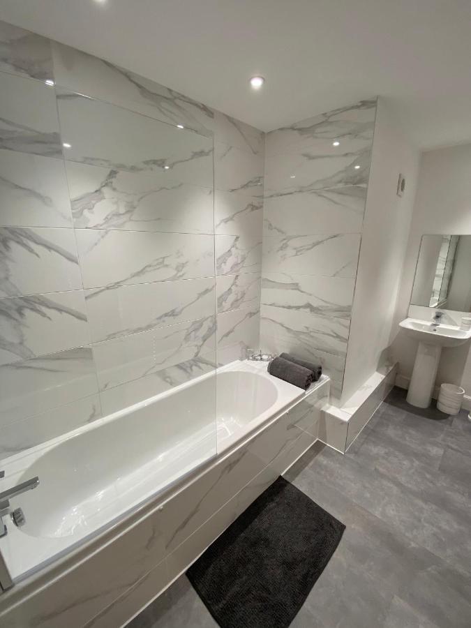 High Street, Stylish City Centre Apartment, 3 Bed Perth Dış mekan fotoğraf